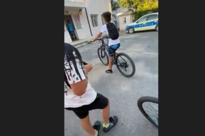 video acuzatii in localitatea ostrov dupa ce doi copii s au luat la harta au intervenit adultii si a iesit circ 66b55028311ad