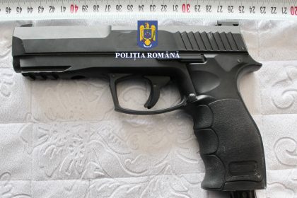fiul afaceristului care a adus lipiile in romania asteapta pronuntarea in dosarul in care a tras cu un pistol cu bile de cauciuc in traficul rutier din constanta 6725db77e55bd