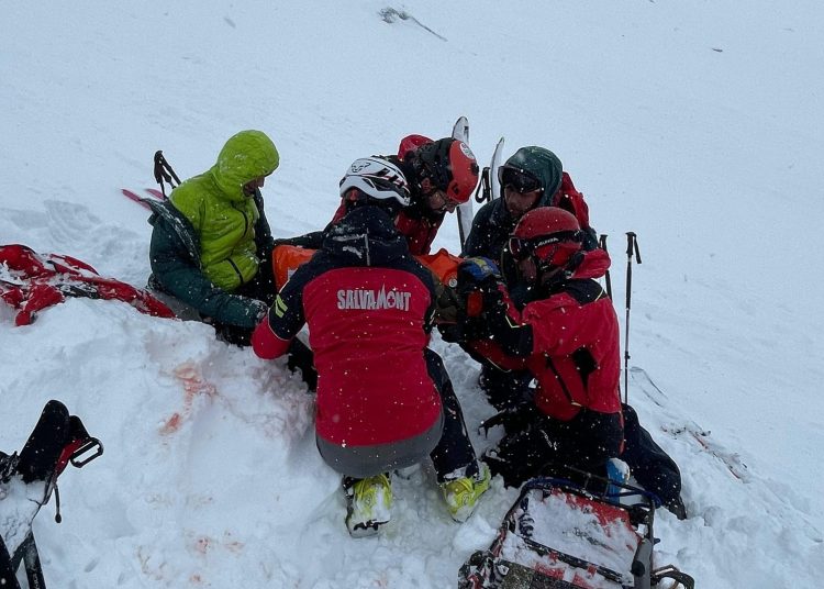salvamontistii au intervenit de urgenta in zona balea lac unde s a produs o avalansa 674b045fed234