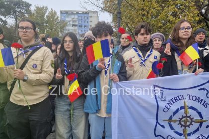 ceremonie de ziua nationala la statuia victoriei din constanta foto 674c2d5b0a31a