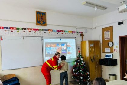 elevii din constanta invatati de pompierii isu dobrogea sa faca fata unor situatii de risc galerie foto 674f225c01e73