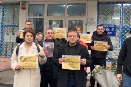 protest al membrilor aur in fata unor sectii de votare din constanta galerie fotovideo 6755914e3a45a