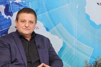 video ovidiu cupsa aur s a prezentat in mod simbolic la sectia de votare si indeamna cetatenii sa se manifeste pasnic 6755951a61990