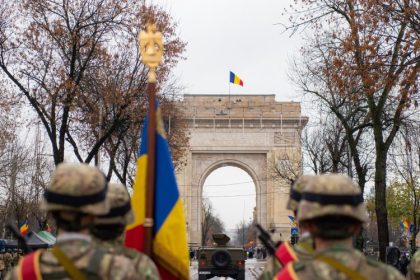 video parada militara de 1 decembrie ce militari aeronave si tehnica militara au participat la defilarea pe sub arcul de triumf 674c2f30ad3e0