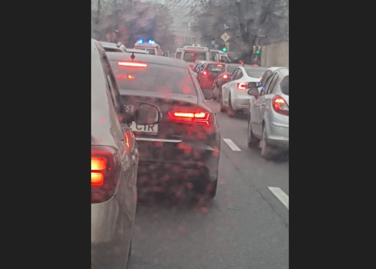 video barbat resuscitat langa gardul cimitirului central dupa ce i s a facut rau la volan si a intrat in stop cardiorespirator 67951e096a6ff