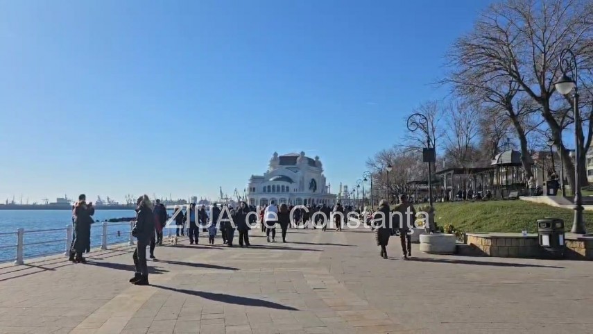vremea frumoasa a scos constantenii si turistii la plimbare pe faleza cazinoului din constanta galerie fotovideo 67766b6ee934f
