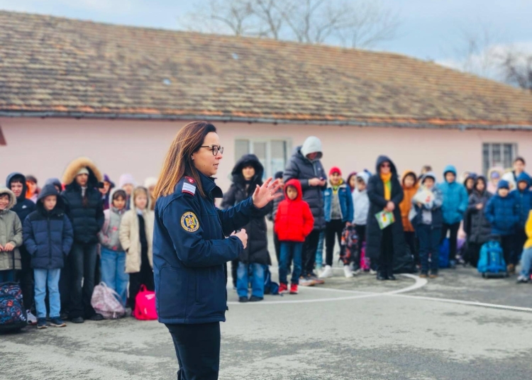 exercitiu de evacuare in caz de cutremur la o scoala din cumpana 67a53e5b780a1