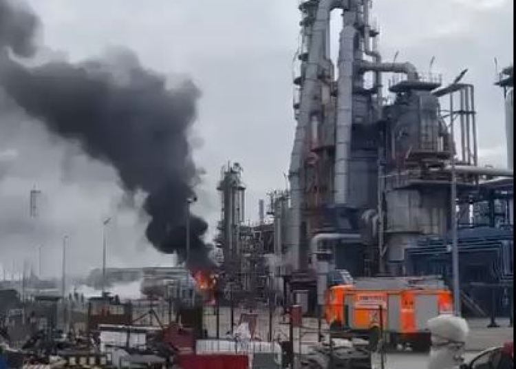 fotovideo alerta la navodari incendiu la rafinaria petromidia 67af2d5c670e6