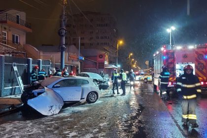 galerie foto accident grav cu o victima incarcerata pe bulevardul i c bratianu un minor de 15 ani a derapat cu masina 67b1d106aff02