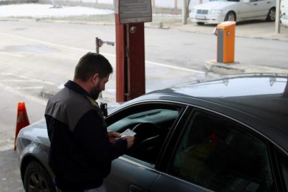sofer depistat de politistii de frontiera conducand un autoturism fara permis 67adb18da0574