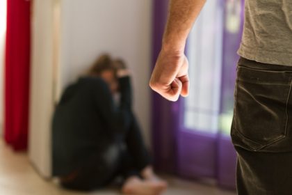 aproape doi ani de inchisoare pentru un individ care se droga si isi batea sora pana o invinetea 67e4a730b5490