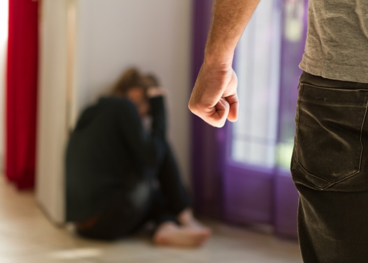 aproape doi ani de inchisoare pentru un individ care se droga si isi batea sora pana o invinetea 67e4a730b5490