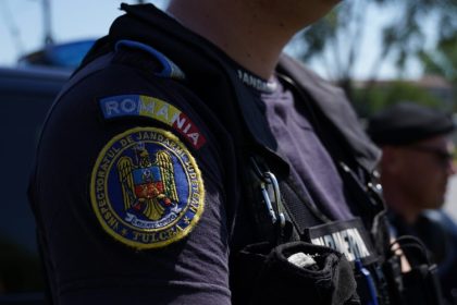 consumatori de droguri surprinsi de jandarmi in piata grivitei 67ea3de27a824