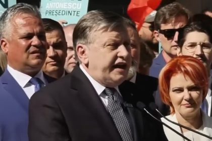 crin antonescu si a depus candidatura la bec a venit insotit de sotia sa 67cd7e7ba8a5e