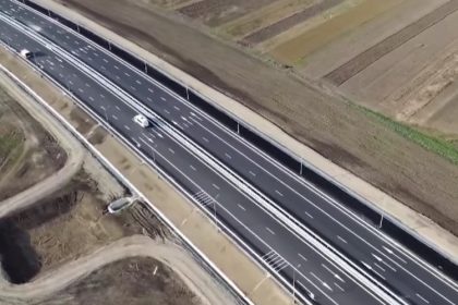 doi barbati au furat cablul de la sistemul de iluminat al autostrazii a7 67e518a9c7bdb