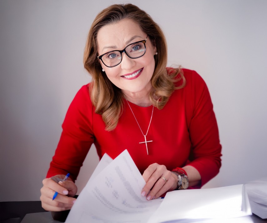 elena lasconi s a suspendat din functia de primar pentru a candida la alegerile prezidentiale 67e6aba9beaf8