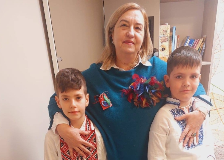 elevii au impartit martisoare la primaria navodari 67c4ea77c90c2