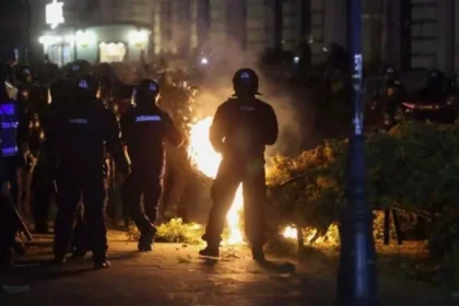 perchezitii in urma violentelor de la bec noua protestatari au fost saltati de politisti 67e2666feda8c