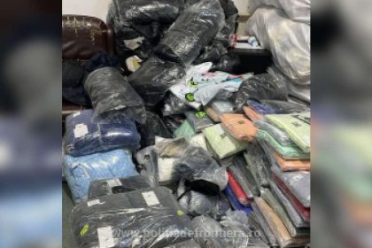 peste 1 600 de produse susceptibile a fi contrafacute descoperite de politistii de frontiera in doua autocare 67dfe56c2092e