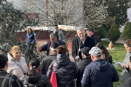peste o suta de navodareni beneficiari ai campaniei un pom pentru fiecare om chelaru sa va bucurati de roade 67e35b5994643