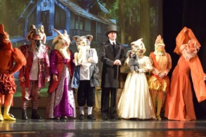 pisica doldora de bani si nepotii ei orfani o poveste despre generozitate si bunatate la teatrul calutul de mare 67e05f7aa4326