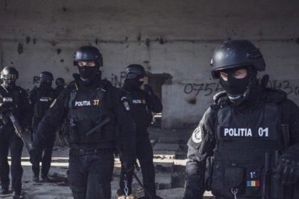 politia a descins la inml un medic a uitat o compresa in abodmenul unei paciente care a decedat 67ea8ff085dc0
