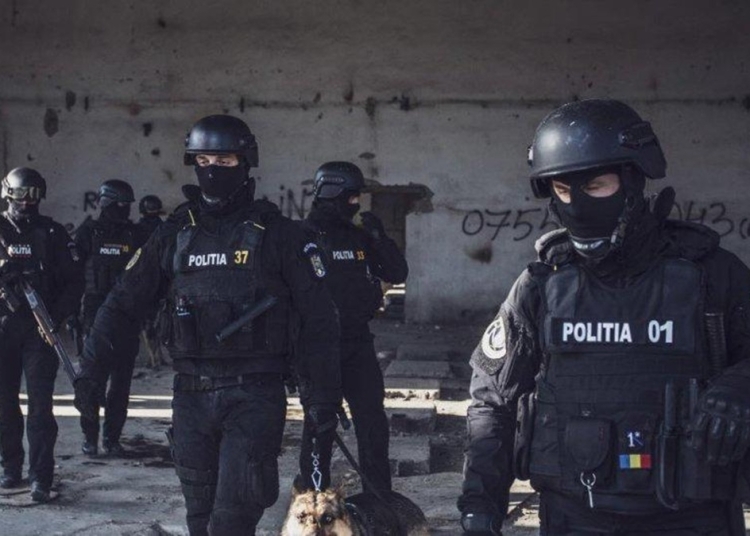 politia a descins la inml un medic a uitat o compresa in abodmenul unei paciente care a decedat 67ea8ff085dc0