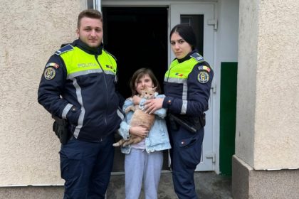 politistii din harsova i au redat zambetul unei fetite 67c4396fe98fb
