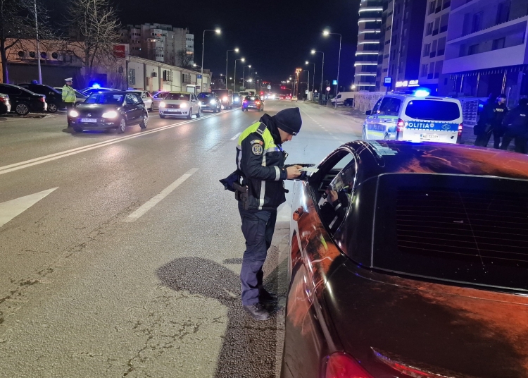 politistii sectiei 2 au actionat pentru prevenirea faptelor de violenta si a traficului de droguri 67ea5b2d30129