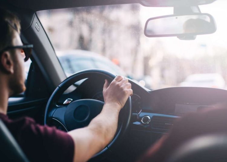 romanii trebuie sa isi inlocuiasca permisele de conducere iar varsta legala pentru sofat ar putea fi redusa la 17 ani 67ea95c3e1298