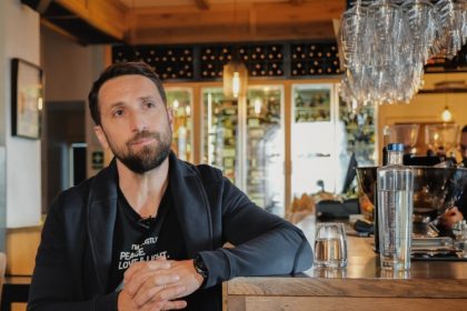 scene de western in restaurantul lui dani otil un barbat l a amenintat pe amicul sau cu pistolul 67e3ba46f337c
