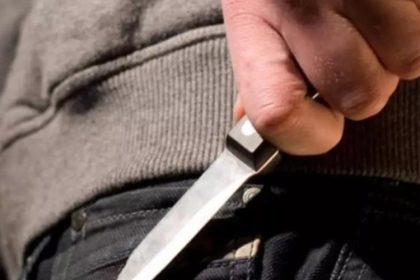 tentativa la omor intr un bar din constanta dupa ce a fost batut bine s a ridicat si si a injunghiat adversarul in spate 67c2bcc572625