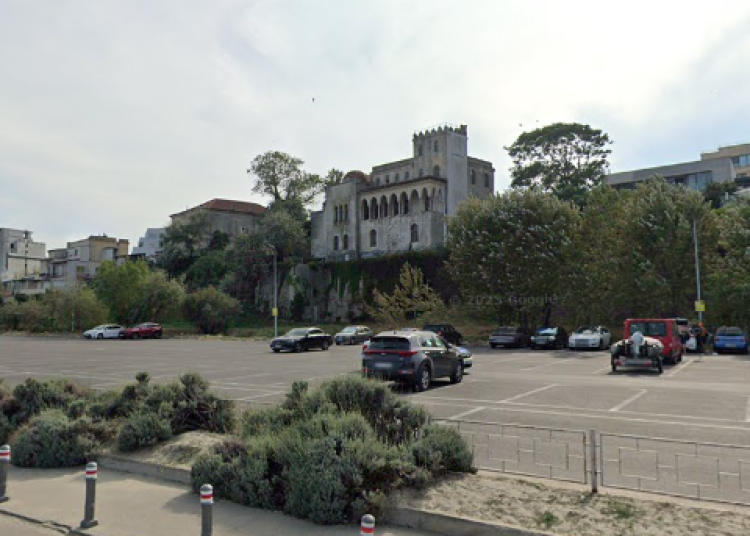 un tanar de 22 de ani a condus masina in parcarea plajei modern nu avea permis 67dff137bef0b