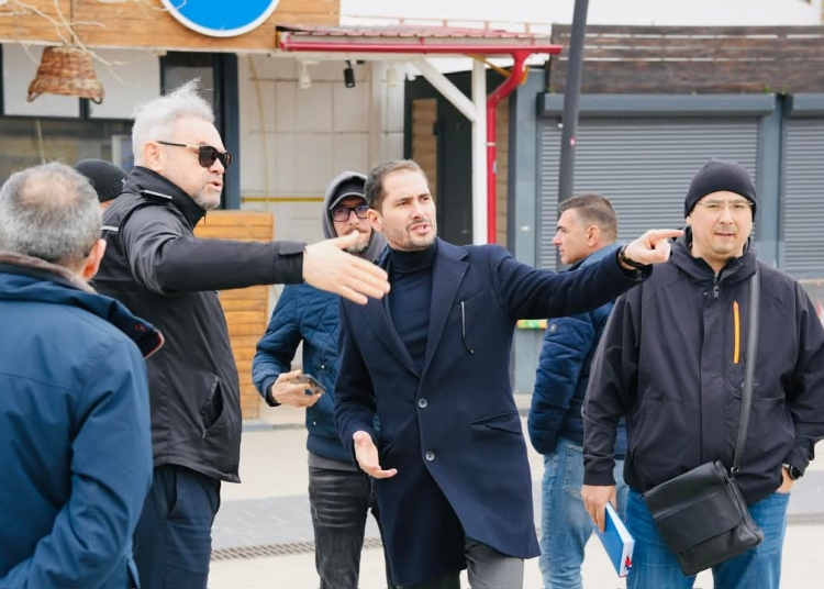 viceprimarul costin rasauteanu am luat la pas statiunea mamaia pentru a pregati sezonul estival 67e8f4924fdf3