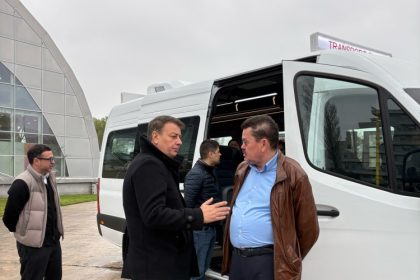 a ajuns primul microbuz electric din cele 30 achizitionate de consiliul judetean pentru elevii din judetul constanta 67efd132436b4