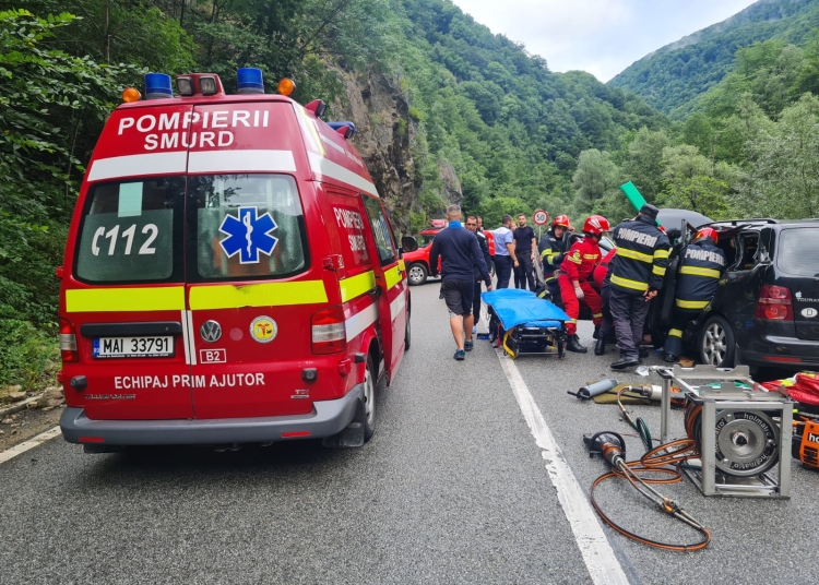 accident rutier in defileul jiului traficul este oprit 6807a3a314181