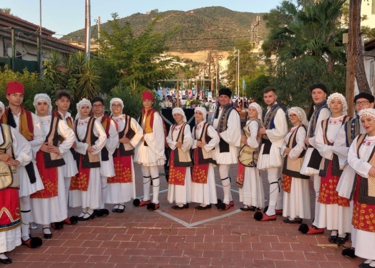 ansamblul elpis sarbatoreste ziua internationala a dansului pe scena casei de cultura 67fcb9e29a80e