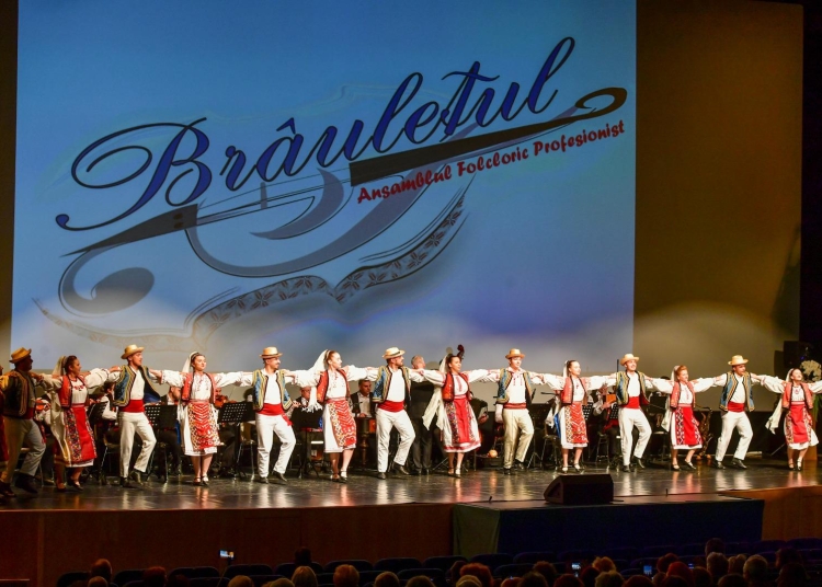 ansamblul folcloric profesionist brauletul aduce spectacolul pe scena si traditia in suflet de ziua internationala a dansului 67f25df0a3f6c
