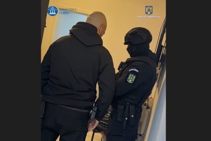 arestat la constanta pentru trafic de droguri si proxenetism mascatii l au vizitat la domiciliu si i au confiscat obiectul muncii 67edcdc6c12f3