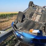 autoturism rasturnat la iesirea de pe a2 spre a4 pe sensul catre constanta 680cc54c95aa6