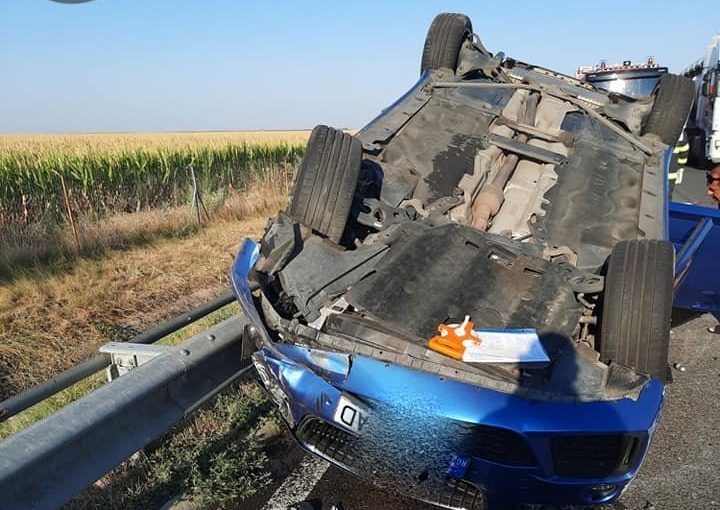 autoturism rasturnat la iesirea de pe a2 spre a4 pe sensul catre constanta 680cc54c95aa6