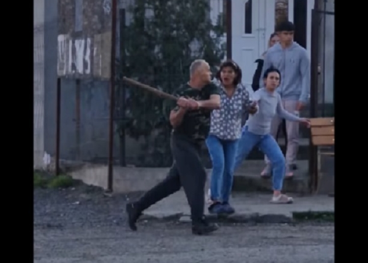 ce spun politistii despre scandalul din satul culmea unde un individ ameninta cu toporul 67f3808c57384