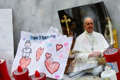 comunitatile catolice din intreaga lume se pregatesc sa l conduca pe papa francisc pe ultimul drum monseniorul ieronim iacob nu voi merge la vatican 68064fd630317
