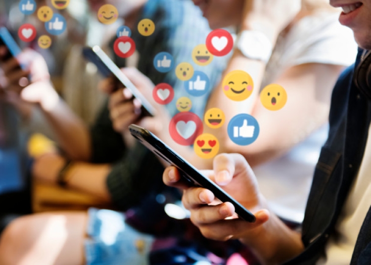 cum sa descifrezi conversatiile adolescentilor iata lista cu emoji si semnificatia lor 6806592a7ded9
