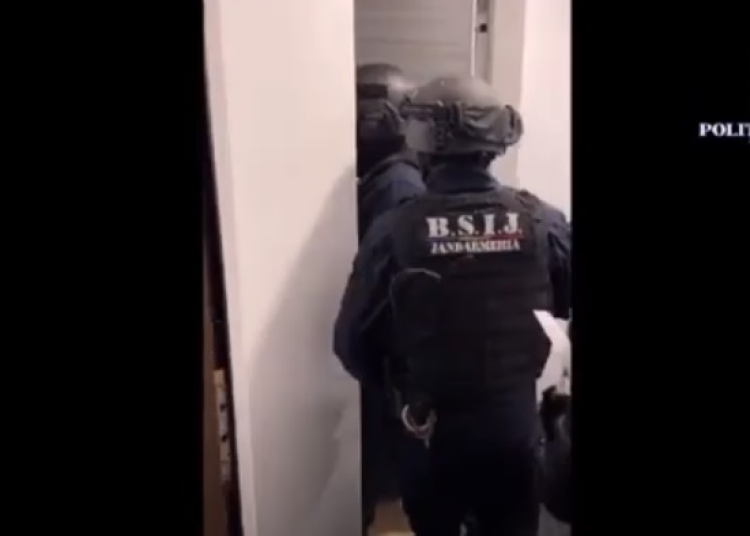 descinderi la o grupare care ridicau oameni de pe strada si ii talhareau 67f3772e32586