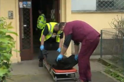 doi batrani au murit in casa intoxicati cu gazele de la aragaz 67fa562d168f3