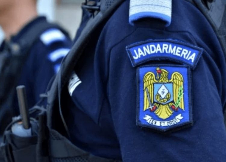 doi indivizi au avut un comportament suspect la vederea unei patrule de jandarmi in urma controlului corporal asupra lor au fost gasite droguri 680744b51e08f