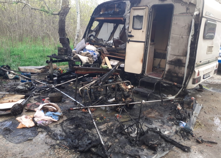 foto a murit turista a carei rulota a luat foc la harsova la baile puturoasa 680641ed0ff4b