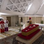 galerie foto vaticanul a facut publice primele imagini cu trupul papei francisc 680790e132324