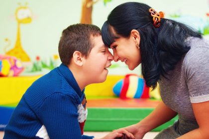 in romania peste 25 000 de persoane sufera de o tulburare din spectrul autist dintre care peste 11 000 sunt copii 67ed4ddcc886b
